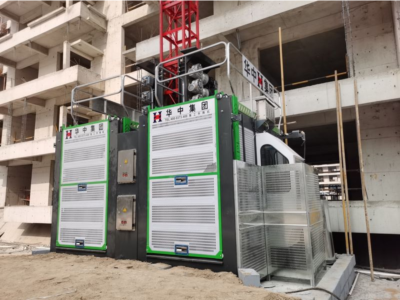 PA视讯起重：高楼建设常用的施工升降机你了解多少？